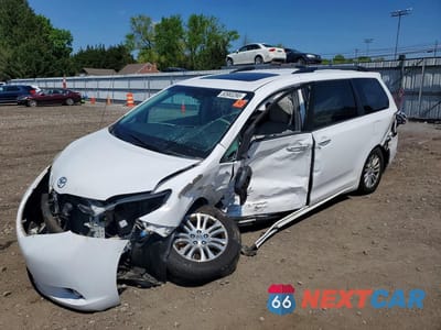 2014 TOYOTA SIENNA XLE 8-PASSENGER 5TDYK3DC1ES472750 - główne zdjęcie licytacji z USA - miniatura