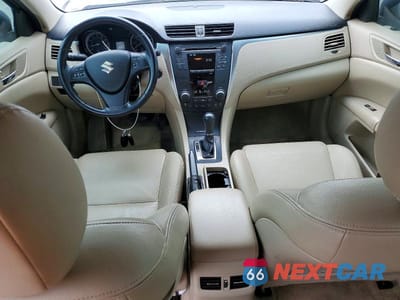 Zdjęcie 8 z 12 samochodu: 2012 SUZUKI KIZASHI SE VIN:JS2RF9A39C6100608 - miniatura