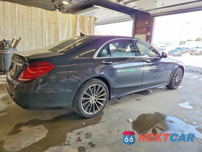 Trzecie zdjęcie samochodu z tyłu: 2015 MERCEDES-BENZ S 550 4MATIC VIN:WDDUG8FB9FA120585 - miniatura