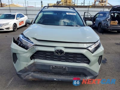 Piąte zdjęcie samochodu w środku: 2023 TOYOTA RAV4 XLE VIN:2T3W1RFV7PW270394 - miniatura