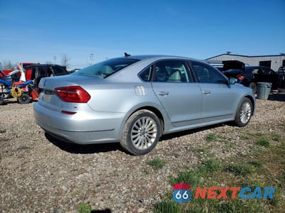 Trzecie zdjęcie samochodu z tyłu: 2016 VOLKSWAGEN PASSAT SE VIN:1VWBS7A36GC032915 - miniatura