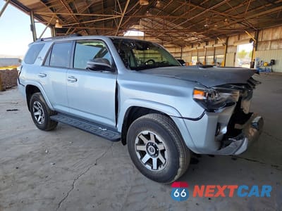Czwarte zdjęcie samochodu z boku: 2023 TOYOTA 4RUNNER TRD OFF-ROAD PREMIUM VIN:JTERU5JR4P6134504 - miniatura