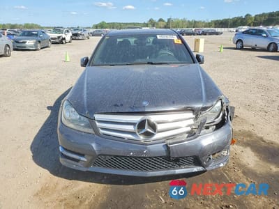 Piąte zdjęcie samochodu w środku: 2013 MERCEDES-BENZ C 300 4MATIC VIN:WDDGF8AB4DG119541 - miniatura