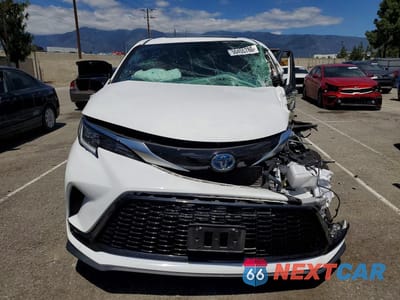 Piąte zdjęcie samochodu w środku: 2023 TOYOTA SIENNA XSE 7-PASSENGER VIN:5TDDRKEC8PS167932 - miniatura