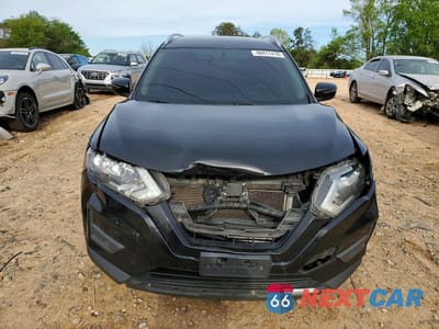 Piąte zdjęcie samochodu w środku: 2018 NISSAN ROGUE SV VIN:JN8AT2MV1JW306169 - miniatura