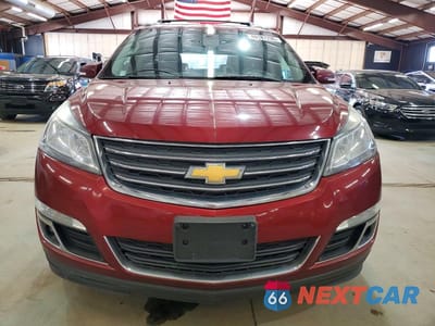 Piąte zdjęcie samochodu w środku: 2017 CHEVROLET TRAVERSE LT VIN:1GNKVGKD1HJ330973 - miniatura