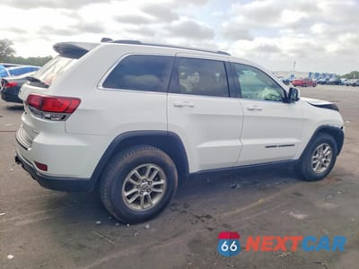 Trzecie zdjęcie samochodu z tyłu: 2020 JEEP GRAND CHEROKEE LAREDO VIN:1C4RJFAG0LC362853 - miniatura