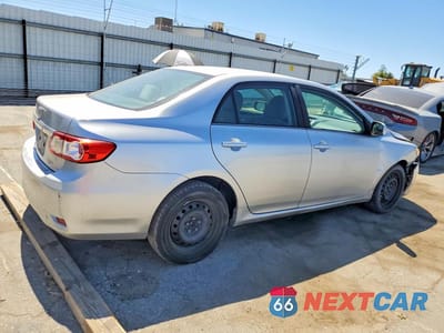 Trzecie zdjęcie samochodu z tyłu: 2013 TOYOTA COROLLA LE VIN:5YFBU4EE2DP155489 - miniatura