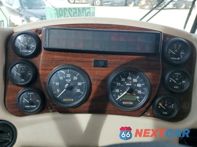 Zdjęcie 8 z 10 samochodu: 2005 FREIGLINER CHASSIS X LINE MOTOR HOME VIN:4UZAAHDC14CN62932 - miniatura