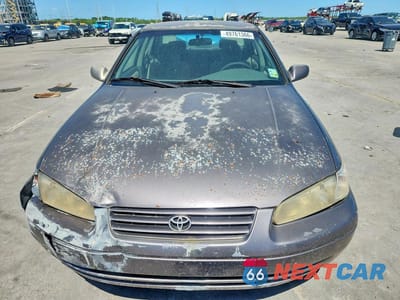 Piąte zdjęcie samochodu w środku: 1998 TOYOTA CAMRY LE VIN:4T1BG22K6WU363625 - miniatura
