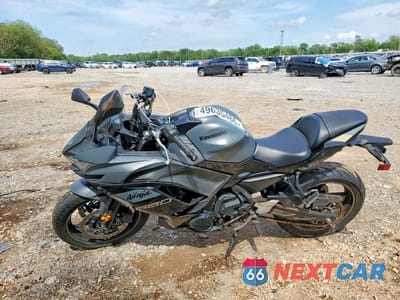 Trzecie zdjęcie samochodu z tyłu: 2024 KAWASAKI EX650 P VIN:ML5EXEP17RDAC6476 - miniatura
