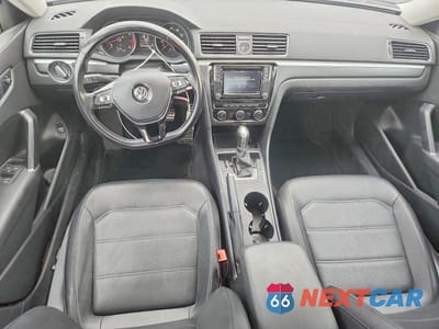 Zdjęcie 8 z 12 samochodu: 2017 VOLKSWAGEN PASSAT R-LINE VIN:1VWDT7A36HC040200 - miniatura