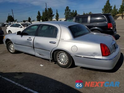 Drugie zdjęcie samochodu z przodu: 2002 LINCOLN TOWN CAR EXECUTIVE VIN:1LNHM81W12Y661352 - miniatura