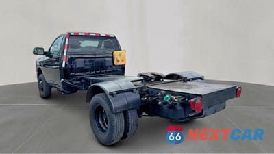 Trzecie zdjęcie samochodu z tyłu: 2023 RAM 3500 VIN:3C7WRSBL4PG516115 - miniatura