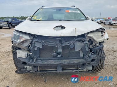 Piąte zdjęcie samochodu w środku: 2018 TOYOTA RAV4 XLE VIN:JTMWFREVXJJ726154 - miniatura