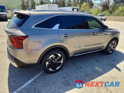 Trzecie zdjęcie samochodu z tyłu: 2025 KIA SORENTO HYBRID EX VIN:KNDRH4JG7S5306010 - miniatura