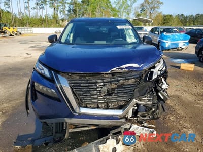 Piąte zdjęcie samochodu w środku: 2023 NISSAN ROGUE S VIN:5N1BT3AA0PC883854 - miniatura