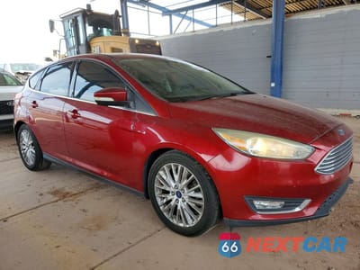 Czwarte zdjęcie samochodu z boku: 2015 FORD FOCUS TITANIUM VIN:1FADP3N22FL294412 - miniatura