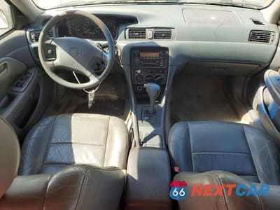 Zdjęcie 8 z 12 samochodu: 2000 TOYOTA CAMRY VIN:4T1BF28K0YU111026 - miniatura