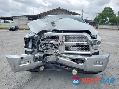 Piąte zdjęcie samochodu w środku: 2017 RAM 3500 LARAMIE VIN:3C63R3JL2HG713087 - miniatura