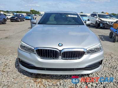 Piąte zdjęcie samochodu w środku: 2019 BMW 530E VIN:WBAJA9C53KB391730 - miniatura