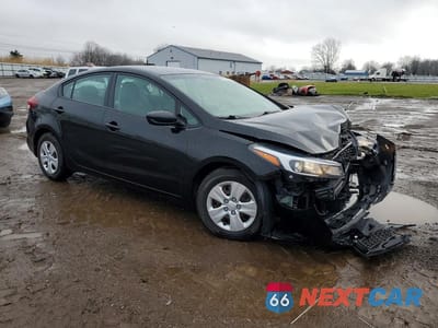 Czwarte zdjęcie samochodu z boku: 2017 KIA FORTE LX VIN:3KPFK4A75HE056896 - miniatura
