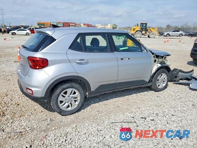 Trzecie zdjęcie samochodu z tyłu: 2021 HYUNDAI VENUE SE VIN:KMHRB8A37MU068864 - miniatura