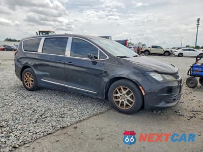 Czwarte zdjęcie samochodu z boku: 2017 CHRYSLER PACIFICA LX VIN:2C4RC1CG6HR594060 - miniatura