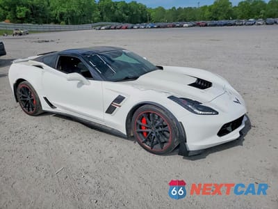 Czwarte zdjęcie samochodu z boku: 2018 CHEVROLET CORVETTE GRAND SPORT 2LT VIN:1G1YY2D75J5104088 - miniatura