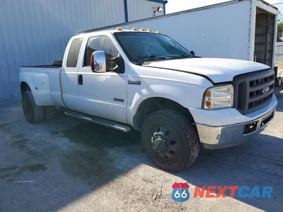 Czwarte zdjęcie samochodu z boku: 2006 FORD F350 SUPER DUTY VIN:1FTWX33P46EA59161 - miniatura