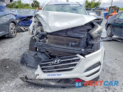 Piąte zdjęcie samochodu w środku: 2018 HYUNDAI TUCSON SEL VIN:KM8J33A45JU630469 - miniatura