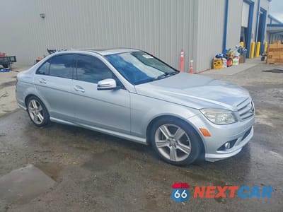Czwarte zdjęcie samochodu z boku: 2010 MERCEDES-BENZ C 300 VIN:WDDGF5EB0AR097935 - miniatura