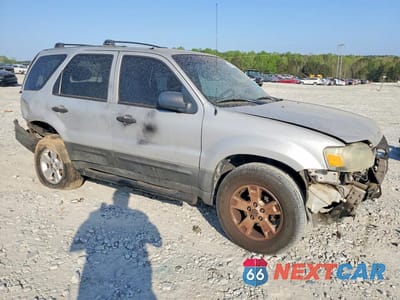 Czwarte zdjęcie samochodu z boku: 2005 FORD ESCAPE XLT VIN:1FMYU03115KB35264 - miniatura