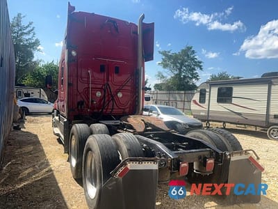 Trzecie zdjęcie samochodu z tyłu: 2017 FREIGHTLINER CASCADIA TRUCKS SEMI TRUCK VIN:3AKJGLDR2HSHF4212 - miniatura