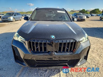Piąte zdjęcie samochodu w środku: 2025 BMW X1 XDRIVE28I VIN:WBX73EF06S5155428 - miniatura