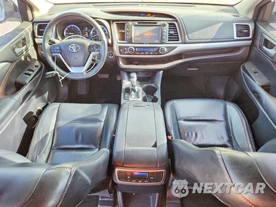 Zdjęcie 8 z 13 samochodu: 2015 TOYOTA HIGHLANDER VIN:5TDKKRFH1FS072917 - miniatura