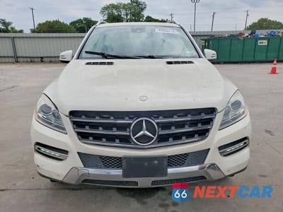 Piąte zdjęcie samochodu w środku: 2013 MERCEDES-BENZ ML 350 4MATIC VIN:4JGDA5HB9DA204180 - miniatura