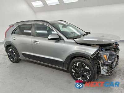 Czwarte zdjęcie samochodu z boku: 2023 KIA NIRO EV WIND VIN:KNDCR3L15P5028222 - miniatura