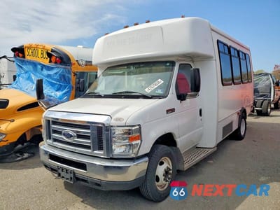 Drugie zdjęcie samochodu z przodu: 2018 FORD ECONOLINE E450 SUPER DUTY CUTAWAY VAN VIN:1FDFE4FS9JDC36258 - miniatura