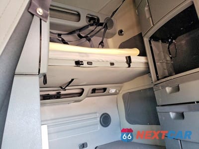 Zdjęcie 6 z 10 samochodu: 2023 VOLVO VNL SEMI TRUCK VIN:4V4NC9EHXPN298879 - miniatura