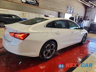 Trzecie zdjęcie samochodu z tyłu: 2021 CHEVROLET MALIBU LT VIN:1G1ZD5ST2MF025090 - miniatura