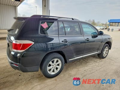 Trzecie zdjęcie samochodu z tyłu: 2011 TOYOTA HIGHLANDER SE VIN:5TDZK3EH1BS045692 - miniatura
