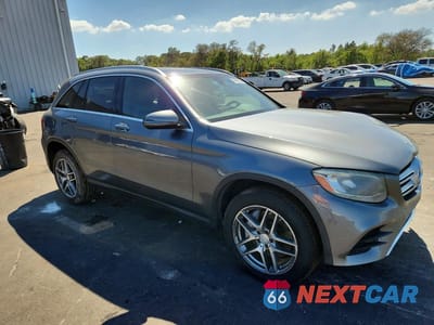 Czwarte zdjęcie samochodu z boku: 2016 MERCEDES-BENZ GLC 300 4MATIC VIN:WDC0G4KB6GF108660 - miniatura