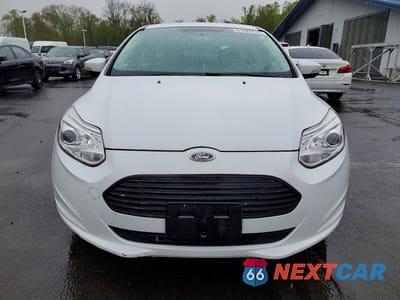 Piąte zdjęcie samochodu w środku: 2014 FORD FOCUS BEV VIN:1FADP3R49EL274121 - miniatura