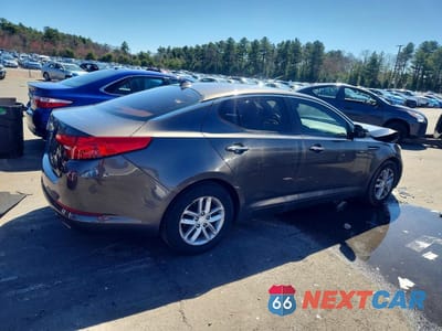 Trzecie zdjęcie samochodu z tyłu: 2013 KIA OPTIMA LX VIN:5XXGM4A73DG155457 - miniatura