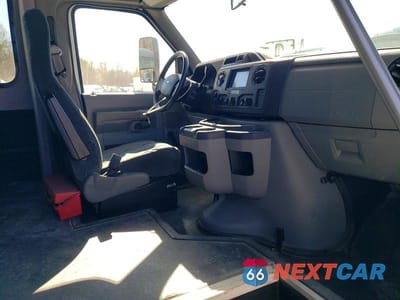 Piąte zdjęcie samochodu w środku: 2015 FORD ECONOLINE E350 SUPER DUTY CUTAWAY VAN VIN:1FDEE3FL9FDA17581 - miniatura