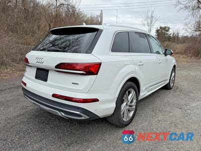 Czwarte zdjęcie samochodu z boku: 2021 AUDI Q7 PREMIUM PLUS VIN:WA1LXAF71MD017482 - miniatura