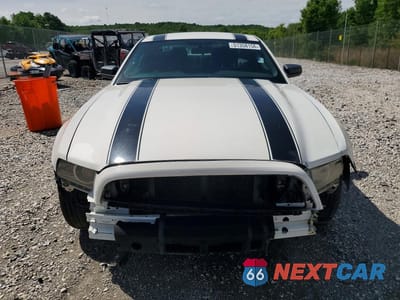 Piąte zdjęcie samochodu w środku: 2013 FORD MUSTANG VIN:1ZVBP8AMXD5266913 - miniatura