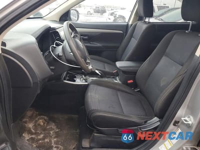 Zdjęcie 7 z 13 samochodu: 2018 MITSUBISHI OUTLANDER SE VIN:JA4AZ3A37JZ057047 - miniatura