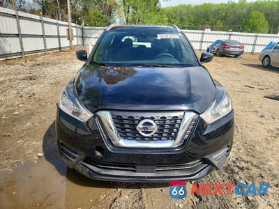 Piąte zdjęcie samochodu w środku: 2020 NISSAN KICKS SV VIN:3N1CP5CV2LL542871 - miniatura